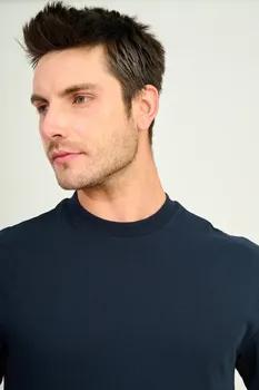 الأزرق الداكن