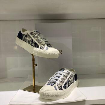 الأزرق الداكن