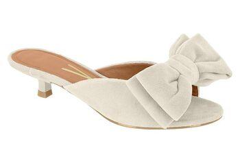 أبيض مائل للصفرة