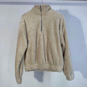 أبيض مائل للصفرة