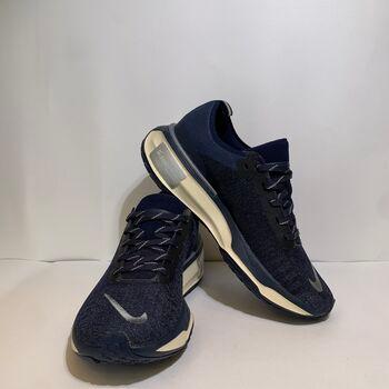 الأزرق الداكن