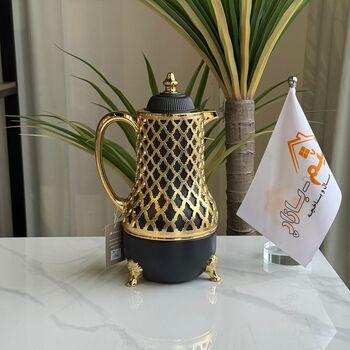 أسود